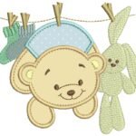 Urso Pendurado no Varal com Coelho e Meias - Aplique